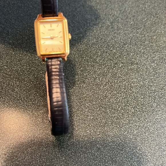 Woman’s Seiko Watch - Picture 3 of 3